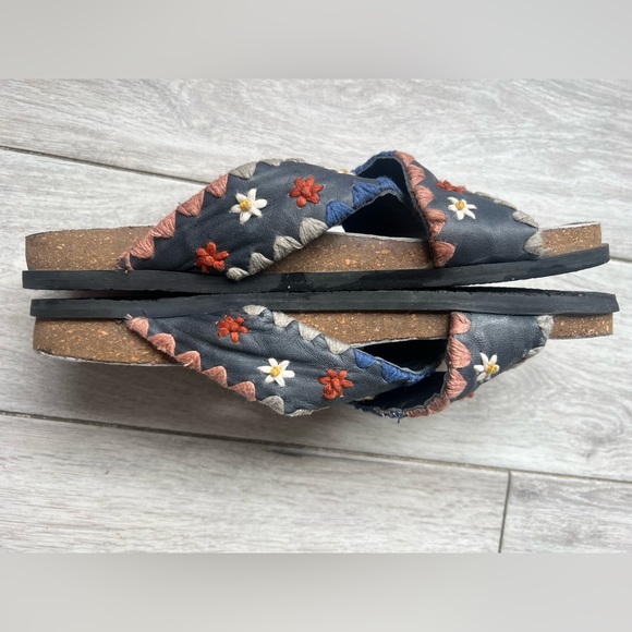 Free People Crisscross strap embroidered sandals w/cork footbed. Size 40 (8.5/9) - Picture 3 of 7